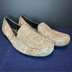 Abeo Women's Snakeskin Pattern Loafers